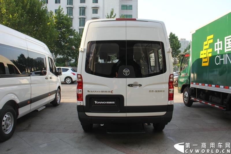 8月13日，福田轻型商用车事业本部2015年中商务会在山东潍坊隆重召开。此次年中会议既是对整合战略成果的一次展示，同时也是对未来发展的进一步展望。此次年中商务会期间，福田奥铃品牌发布了奥铃CTX欧ⅤI、奥铃CTX国V和奥铃CTX康明斯2.8升气刹新品；福田商务汽车品牌发布了图雅诺E商旅版（搭载福田4JB1五十铃动力）、风景G7商运版及蒙派克E APEC快运版新品，集科技实力与创新魅力于一体的新品军