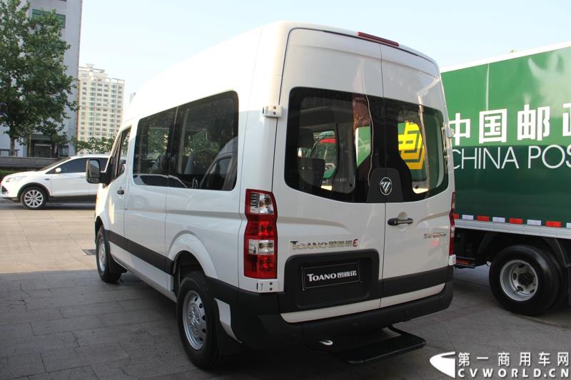 8月13日，福田轻型商用车事业本部2015年中商务会在山东潍坊隆重召开。此次年中会议既是对整合战略成果的一次展示，同时也是对未来发展的进一步展望。此次年中商务会期间，福田奥铃品牌发布了奥铃CTX欧ⅤI、奥铃CTX国V和奥铃CTX康明斯2.8升气刹新品；福田商务汽车品牌发布了图雅诺E商旅版（搭载福田4JB1五十铃动力）、风景G7商运版及蒙派克E APEC快运版新品，集科技实力与创新魅力于一体的新品军