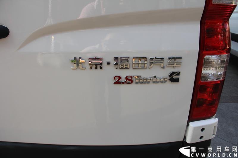 8月13日，福田轻型商用车事业本部2015年中商务会在山东潍坊隆重召开。此次年中会议既是对整合战略成果的一次展示，同时也是对未来发展的进一步展望。此次年中商务会期间，福田奥铃品牌发布了奥铃CTX欧ⅤI、奥铃CTX国V和奥铃CTX康明斯2.8升气刹新品；福田商务汽车品牌发布了图雅诺E商旅版（搭载福田4JB1五十铃动力）、风景G7商运版及蒙派克E APEC快运版新品，集科技实力与创新魅力于一体的新品军