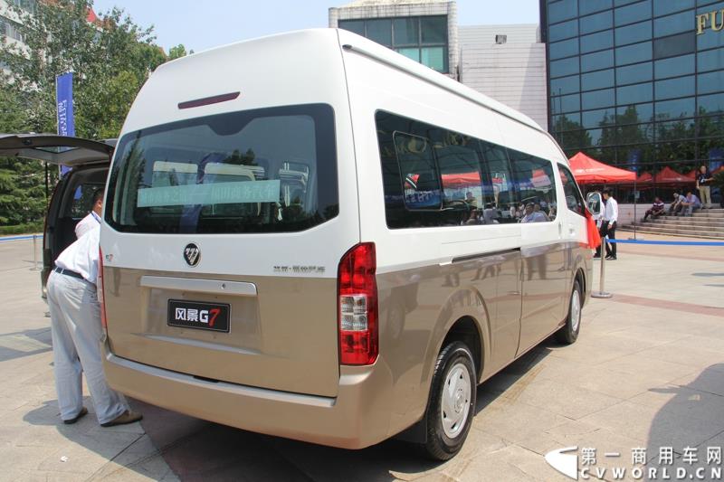 8月13日，福田轻型商用车事业本部2015年中商务会在山东潍坊隆重召开。此次年中会议既是对整合战略成果的一次展示，同时也是对未来发展的进一步展望。此次年中商务会期间，福田奥铃品牌发布了奥铃CTX欧ⅤI、奥铃CTX国V和奥铃CTX康明斯2.8升气刹新品；福田商务汽车品牌发布了图雅诺E商旅版（搭载福田4JB1五十铃动力）、风景G7商运版及蒙派克E APEC快运版新品，集科技实力与创新魅力于一体的新品军