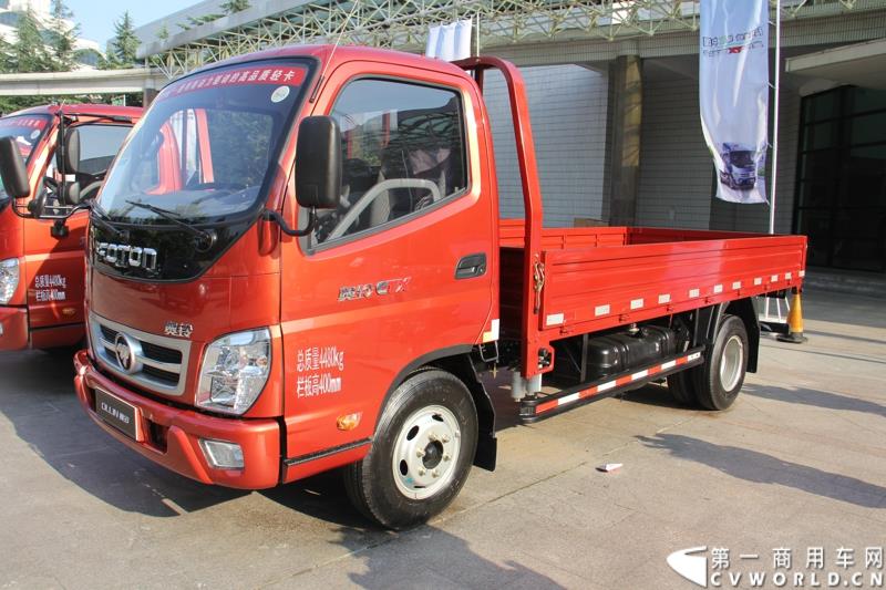 8月13日，福田轻型商用车事业本部2015年中商务会在山东潍坊隆重召开。此次年中会议既是对整合战略成果的一次展示，同时也是对未来发展的进一步展望。此次年中商务会期间，福田奥铃品牌发布了奥铃CTX欧ⅤI、奥铃CTX国V和奥铃CTX康明斯2.8升气刹新品；福田商务汽车品牌发布了图雅诺E商旅版（搭载福田4JB1五十铃动力）、风景G7商运版及蒙派克E APEC快运版新品，集科技实力与创新魅力于一体的新品军