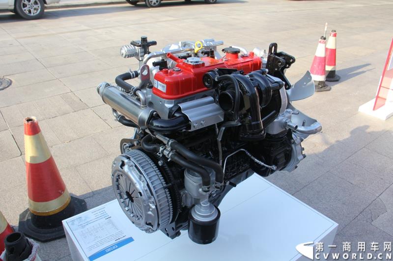 8月13日，福田轻型商用车事业本部2015年中商务会在山东潍坊隆重召开。此次年中会议既是对整合战略成果的一次展示，同时也是对未来发展的进一步展望。此次年中商务会期间，福田奥铃品牌发布了奥铃CTX欧ⅤI、奥铃CTX国V和奥铃CTX康明斯2.8升气刹新品；福田商务汽车品牌发布了图雅诺E商旅版（搭载福田4JB1五十铃动力）、风景G7商运版及蒙派克E APEC快运版新品，集科技实力与创新魅力于一体的新品军