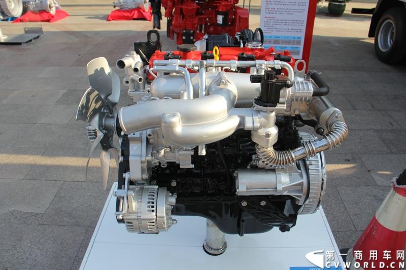 8月13日，福田轻型商用车事业本部2015年中商务会在山东潍坊隆重召开。此次年中会议既是对整合战略成果的一次展示，同时也是对未来发展的进一步展望。此次年中商务会期间，福田奥铃品牌发布了奥铃CTX欧ⅤI、奥铃CTX国V和奥铃CTX康明斯2.8升气刹新品；福田商务汽车品牌发布了图雅诺E商旅版（搭载福田4JB1五十铃动力）、风景G7商运版及蒙派克E APEC快运版新品，集科技实力与创新魅力于一体的新品军