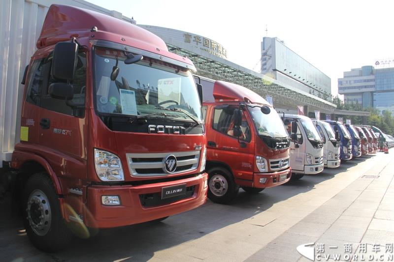 8月13日，福田轻型商用车事业本部2015年中商务会在山东潍坊隆重召开。此次年中会议既是对整合战略成果的一次展示，同时也是对未来发展的进一步展望。此次年中商务会期间，福田奥铃品牌发布了奥铃CTX欧ⅤI、奥铃CTX国V和奥铃CTX康明斯2.8升气刹新品；福田商务汽车品牌发布了图雅诺E商旅版（搭载福田4JB1五十铃动力）、风景G7商运版及蒙派克E APEC快运版新品，集科技实力与创新魅力于一体的新品军