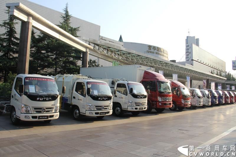 8月13日，福田轻型商用车事业本部2015年中商务会在山东潍坊隆重召开。此次年中会议既是对整合战略成果的一次展示，同时也是对未来发展的进一步展望。此次年中商务会期间，福田奥铃品牌发布了奥铃CTX欧ⅤI、奥铃CTX国V和奥铃CTX康明斯2.8升气刹新品；福田商务汽车品牌发布了图雅诺E商旅版（搭载福田4JB1五十铃动力）、风景G7商运版及蒙派克E APEC快运版新品，集科技实力与创新魅力于一体的新品军