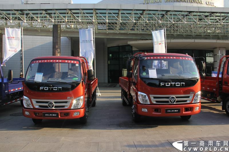 8月13日，福田轻型商用车事业本部2015年中商务会在山东潍坊隆重召开。此次年中会议既是对整合战略成果的一次展示，同时也是对未来发展的进一步展望。此次年中商务会期间，福田奥铃品牌发布了奥铃CTX欧ⅤI、奥铃CTX国V和奥铃CTX康明斯2.8升气刹新品；福田商务汽车品牌发布了图雅诺E商旅版（搭载福田4JB1五十铃动力）、风景G7商运版及蒙派克E APEC快运版新品，集科技实力与创新魅力于一体的新品军