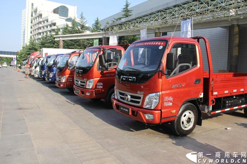 8月13日，福田轻型商用车事业本部2015年中商务会在山东潍坊隆重召开。此次年中会议既是对整合战略成果的一次展示，同时也是对未来发展的进一步展望。此次年中商务会期间，福田奥铃品牌发布了奥铃CTX欧ⅤI、奥铃CTX国V和奥铃CTX康明斯2.8升气刹新品；福田商务汽车品牌发布了图雅诺E商旅版（搭载福田4JB1五十铃动力）、风景G7商运版及蒙派克E APEC快运版新品，集科技实力与创新魅力于一体的新品军