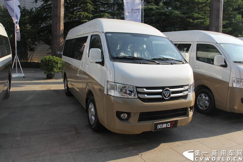 8月13日，福田轻型商用车事业本部2015年中商务会在山东潍坊隆重召开。此次年中会议既是对整合战略成果的一次展示，同时也是对未来发展的进一步展望。此次年中商务会期间，福田奥铃品牌发布了奥铃CTX欧ⅤI、奥铃CTX国V和奥铃CTX康明斯2.8升气刹新品；福田商务汽车品牌发布了图雅诺E商旅版（搭载福田4JB1五十铃动力）、风景G7商运版及蒙派克E APEC快运版新品，集科技实力与创新魅力于一体的新品军