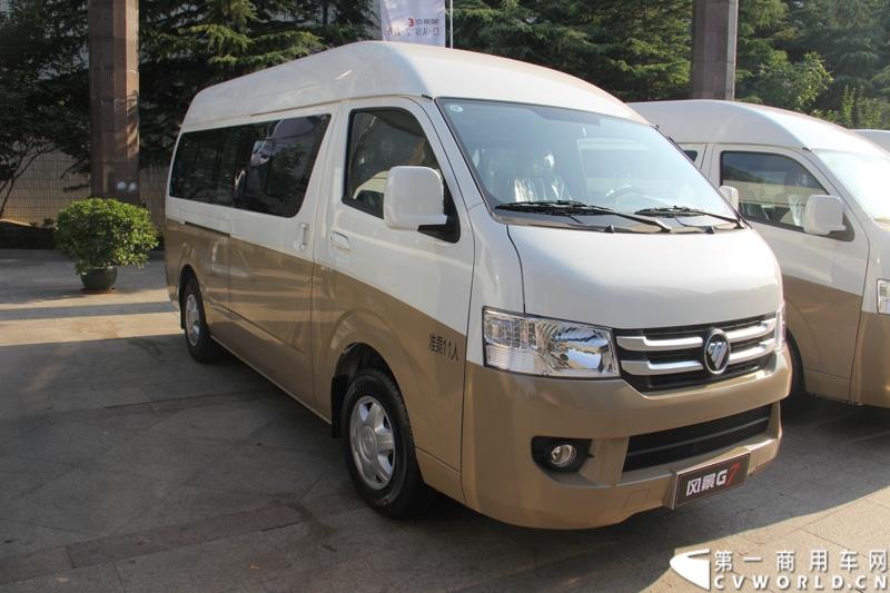 8月13日，福田轻型商用车事业本部2015年中商务会在山东潍坊隆重召开。此次年中会议既是对整合战略成果的一次展示，同时也是对未来发展的进一步展望。此次年中商务会期间，福田奥铃品牌发布了奥铃CTX欧ⅤI、奥铃CTX国V和奥铃CTX康明斯2.8升气刹新品；福田商务汽车品牌发布了图雅诺E商旅版（搭载福田4JB1五十铃动力）、风景G7商运版及蒙派克E APEC快运版新品，集科技实力与创新魅力于一体的新品军