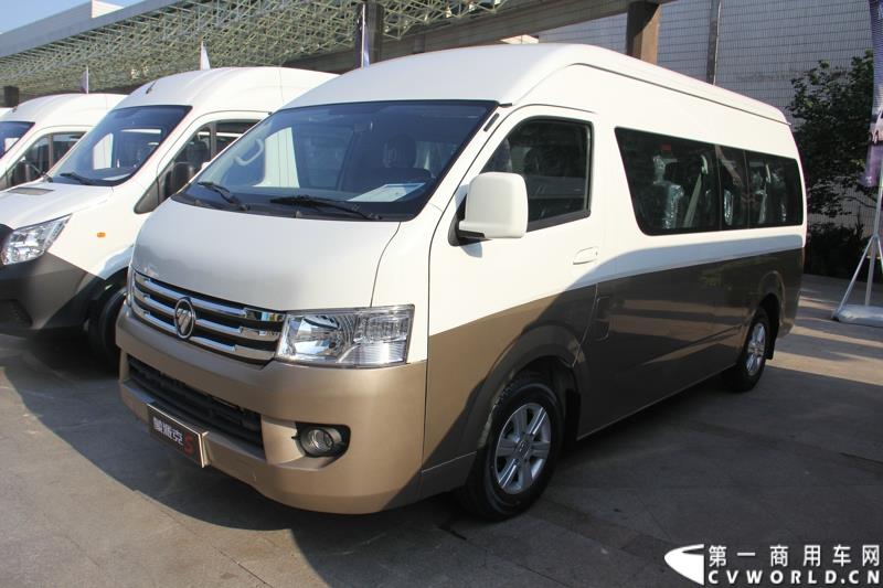 8月13日，福田轻型商用车事业本部2015年中商务会在山东潍坊隆重召开。此次年中会议既是对整合战略成果的一次展示，同时也是对未来发展的进一步展望。此次年中商务会期间，福田奥铃品牌发布了奥铃CTX欧ⅤI、奥铃CTX国V和奥铃CTX康明斯2.8升气刹新品；福田商务汽车品牌发布了图雅诺E商旅版（搭载福田4JB1五十铃动力）、风景G7商运版及蒙派克E APEC快运版新品，集科技实力与创新魅力于一体的新品军