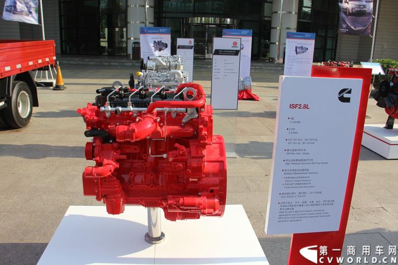 8月13日，福田轻型商用车事业本部2015年中商务会在山东潍坊隆重召开。此次年中会议既是对整合战略成果的一次展示，同时也是对未来发展的进一步展望。此次年中商务会期间，福田奥铃品牌发布了奥铃CTX欧ⅤI、奥铃CTX国V和奥铃CTX康明斯2.8升气刹新品；福田商务汽车品牌发布了图雅诺E商旅版（搭载福田4JB1五十铃动力）、风景G7商运版及蒙派克E APEC快运版新品，集科技实力与创新魅力于一体的新品军