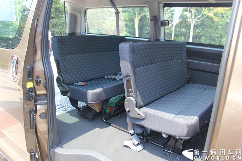 8月13日，福田轻型商用车事业本部2015年中商务会在山东潍坊隆重召开。此次年中会议既是对整合战略成果的一次展示，同时也是对未来发展的进一步展望。此次年中商务会期间，福田奥铃品牌发布了奥铃CTX欧ⅤI、奥铃CTX国V和奥铃CTX康明斯2.8升气刹新品；福田商务汽车品牌发布了图雅诺E商旅版（搭载福田4JB1五十铃动力）、风景G7商运版及蒙派克E APEC快运版新品，集科技实力与创新魅力于一体的新品军