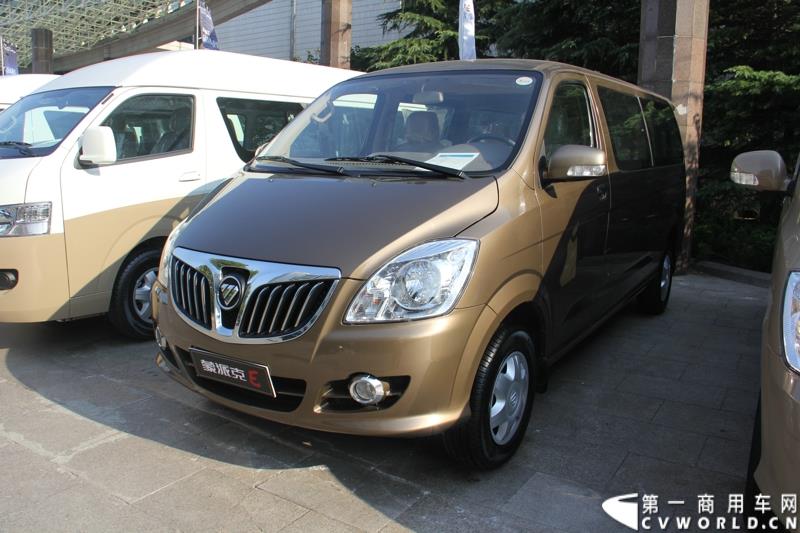 8月13日，福田轻型商用车事业本部2015年中商务会在山东潍坊隆重召开。此次年中会议既是对整合战略成果的一次展示，同时也是对未来发展的进一步展望。此次年中商务会期间，福田奥铃品牌发布了奥铃CTX欧ⅤI、奥铃CTX国V和奥铃CTX康明斯2.8升气刹新品；福田商务汽车品牌发布了图雅诺E商旅版（搭载福田4JB1五十铃动力）、风景G7商运版及蒙派克E APEC快运版新品，集科技实力与创新魅力于一体的新品军