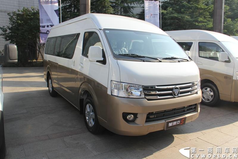 8月13日，福田轻型商用车事业本部2015年中商务会在山东潍坊隆重召开。此次年中会议既是对整合战略成果的一次展示，同时也是对未来发展的进一步展望。此次年中商务会期间，福田奥铃品牌发布了奥铃CTX欧ⅤI、奥铃CTX国V和奥铃CTX康明斯2.8升气刹新品；福田商务汽车品牌发布了图雅诺E商旅版（搭载福田4JB1五十铃动力）、风景G7商运版及蒙派克E APEC快运版新品，集科技实力与创新魅力于一体的新品军