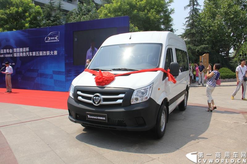 8月13日，福田轻型商用车事业本部2015年中商务会在山东潍坊隆重召开。此次年中会议既是对整合战略成果的一次展示，同时也是对未来发展的进一步展望。此次年中商务会期间，福田奥铃品牌发布了奥铃CTX欧ⅤI、奥铃CTX国V和奥铃CTX康明斯2.8升气刹新品；福田商务汽车品牌发布了图雅诺E商旅版（搭载福田4JB1五十铃动力）、风景G7商运版及蒙派克E APEC快运版新品，集科技实力与创新魅力于一体的新品军