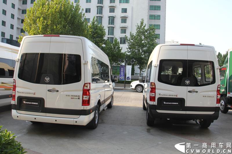 8月13日，福田轻型商用车事业本部2015年中商务会在山东潍坊隆重召开。此次年中会议既是对整合战略成果的一次展示，同时也是对未来发展的进一步展望。此次年中商务会期间，福田奥铃品牌发布了奥铃CTX欧ⅤI、奥铃CTX国V和奥铃CTX康明斯2.8升气刹新品；福田商务汽车品牌发布了图雅诺E商旅版（搭载福田4JB1五十铃动力）、风景G7商运版及蒙派克E APEC快运版新品，集科技实力与创新魅力于一体的新品军