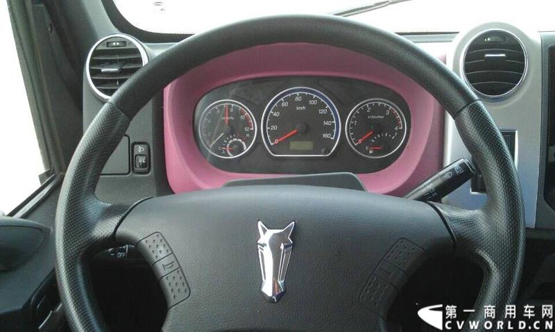  7月15日，力帆时骏集团在云南大理总部，为即将在9月1日上市的PROJEN（铂骏）·翼骏高端轻卡举行了“爱上旅途 翼骏先行”PROJEN（铂骏）轻卡试乘体验活动。图为：PROJEN（铂骏）·翼骏高端轻卡内室