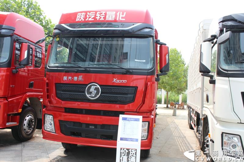 7月25日，陕汽重卡全系载货车“百城联动”上市发布会在北京隆重举行。据了解，此次发布的产品，正是陕汽“三年磨一剑”的全新一代载货车。图为：德龙X3000 8X4仓栅载货车