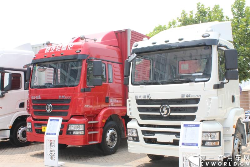 7月25日，陕汽重卡全系载货车“百城联动”上市发布会在北京隆重举行。据了解，此次发布的产品，正是陕汽“三年磨一剑”的全新一代载货车。图为：现场展车