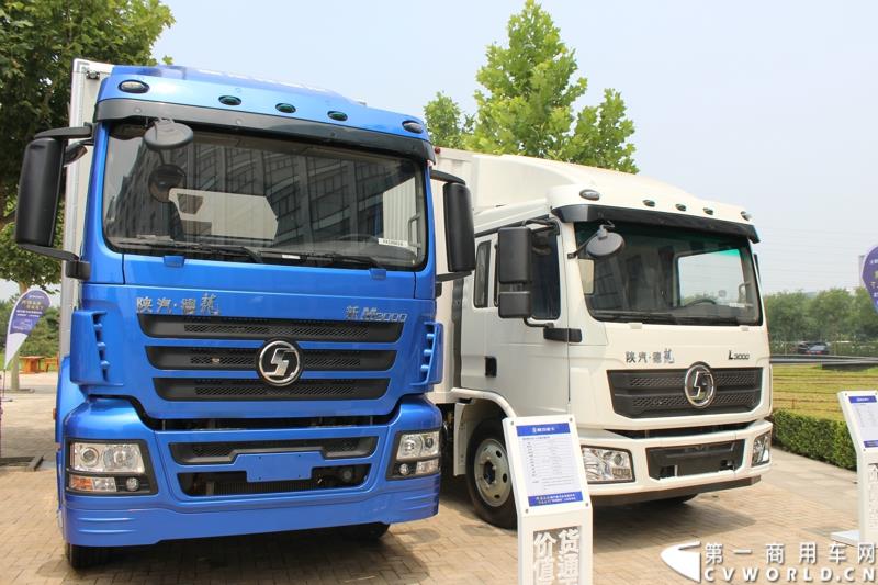 7月25日，陕汽重卡全系载货车“百城联动”上市发布会在北京隆重举行。据了解，此次发布的产品，正是陕汽“三年磨一剑”的全新一代载货车。图为：现场展车