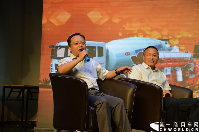 7月18日，以“直面挑战 抓住机遇 抢占市场制高点”为主题的华菱星马2015年中商务大会，在安徽芜湖隆重举行。图为：现场座谈会