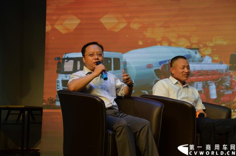 7月18日，以“直面挑战 抓住机遇 抢占市场制高点”为主题的华菱星马2015年中商务大会，在安徽芜湖隆重举行。图为：现场座谈会