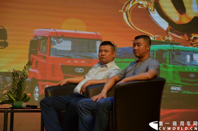 7月18日，以“直面挑战 抓住机遇 抢占市场制高点”为主题的华菱星马2015年中商务大会，在安徽芜湖隆重举行。图为：现场座谈会