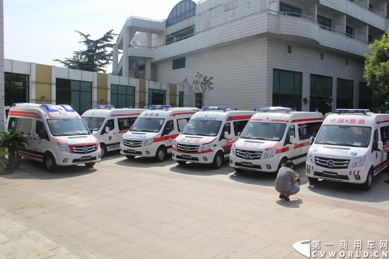 8月14日，图雅诺杯—福田商务汽车第五届改装大赛在山东潍坊举行，福田轻型商用车事业本部以及福田商务汽车负责人、改装企业、经销商、媒体在内的200余人出席了本次活动。图为：改装大赛参赛车辆