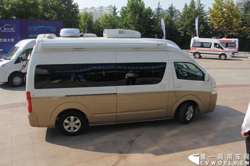 8月14日，图雅诺杯—福田商务汽车第五届改装大赛在山东潍坊举行，福田轻型商用车事业本部以及福田商务汽车负责人、改装企业、经销商、媒体在内的200余人出席了本次活动。图为：蒙派克S改装的商务车接受评审 