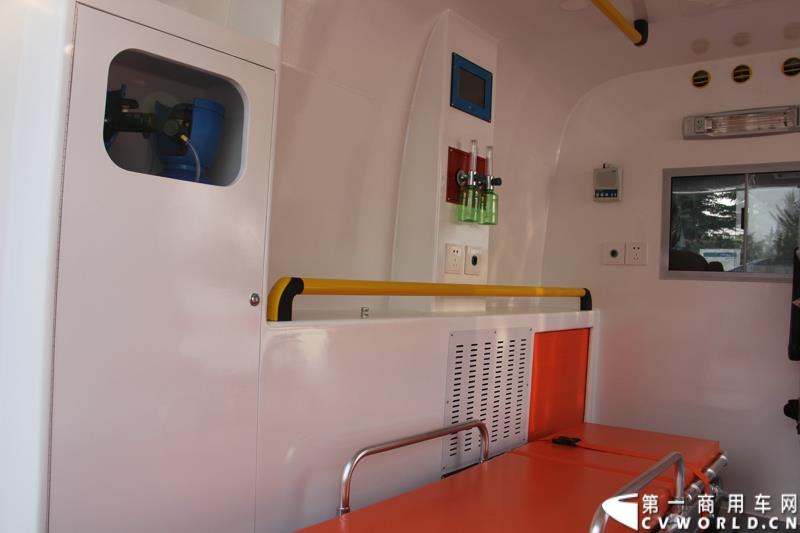 8月14日，图雅诺杯—福田商务汽车第五届改装大赛在山东潍坊举行，福田轻型商用车事业本部以及福田商务汽车负责人、改装企业、经销商、媒体在内的200余人出席了本次活动。图为：图雅诺改装的多功能检测车接受评审