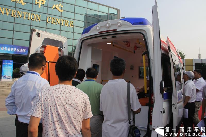 8月14日，图雅诺杯—福田商务汽车第五届改装大赛在山东潍坊举行，福田轻型商用车事业本部以及福田商务汽车负责人、改装企业、经销商、媒体在内的200余人出席了本次活动。图为：图雅诺改装的多功能检测车接受评审