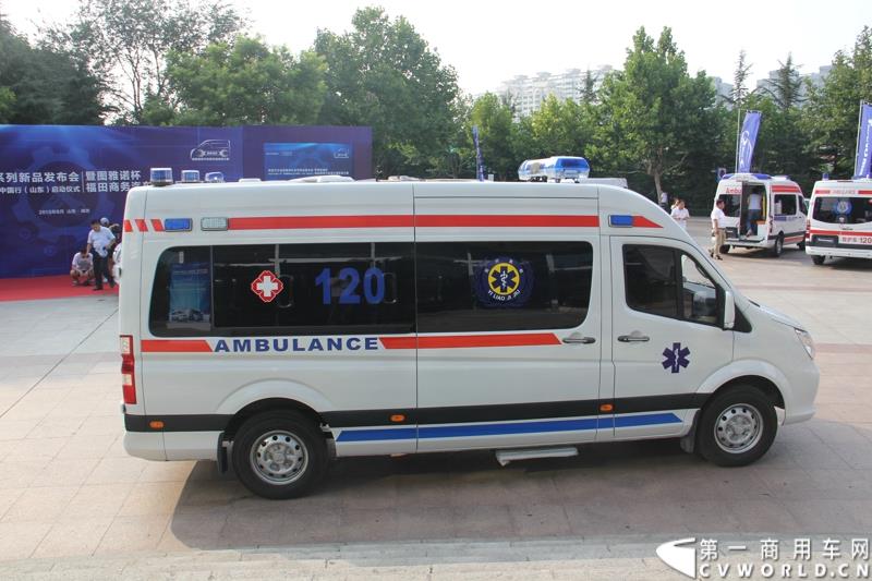 8月14日，图雅诺杯—福田商务汽车第五届改装大赛在山东潍坊举行，福田轻型商用车事业本部以及福田商务汽车负责人、改装企业、经销商、媒体在内的200余人出席了本次活动。图为：图雅诺改装的多功能检测车接受评审