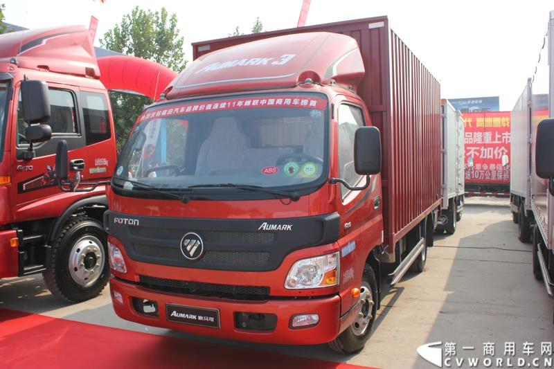 8月23日，以“价值引领未来”为主题的欧马可城市物流体验之旅在石家庄隆重举行。这是继珠三角、长三角、中原地区后，欧马可一路北上，打响了京津冀地区城市物流体验第一枪。图为：现场展车