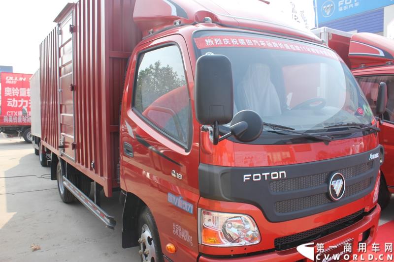 8月23日，以“价值引领未来”为主题的欧马可城市物流体验之旅在石家庄隆重举行。这是继珠三角、长三角、中原地区后，欧马可一路北上，打响了京津冀地区城市物流体验第一枪。图为：现场展车