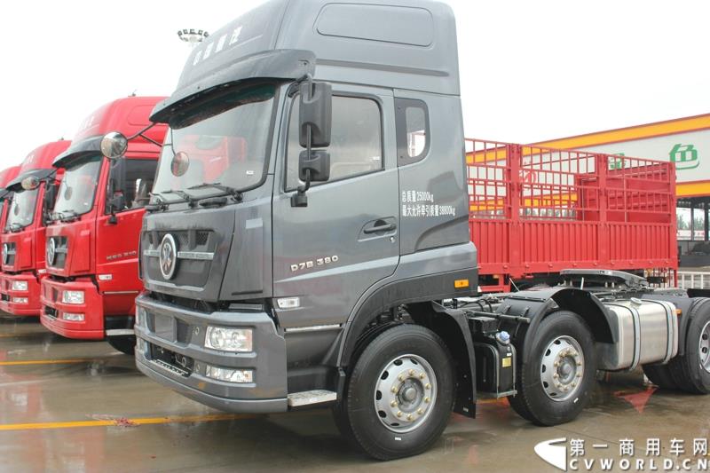 9月1日，以“全新升级·创富利器”为主题的2015中国重汽曼技术新斯太尔创富品鉴会，在河北衡水盛大举行。这是继邯郸、济宁站后，中国重汽再次携“创富者联盟”项目走进河北。图为：现场展车