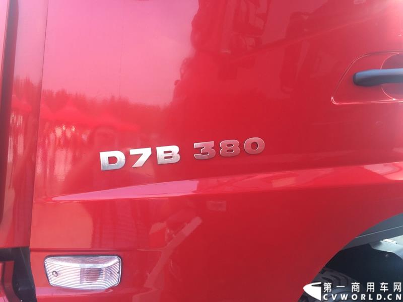 8月21日，中国重汽曼技术新斯太尔创富品鉴会在山东省济宁市盛大开幕，中国重汽为济宁用户带来了全新升级的斯太尔产品。活动现场斩获126台订单。图为：斯太尔7B重卡