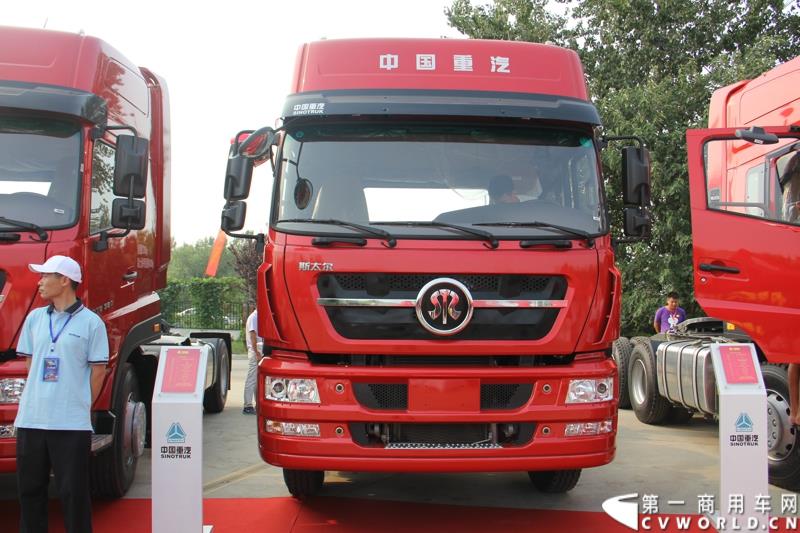 8月21日，中国重汽曼技术新斯太尔创富品鉴会在山东省济宁市盛大开幕，中国重汽为济宁用户带来了全新升级的斯太尔产品。活动现场斩获126台订单。图为：斯太尔7B重卡