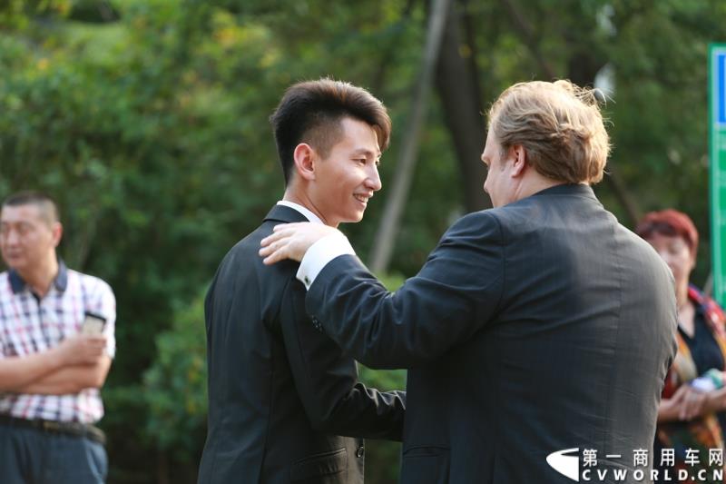 9月10日，曼恩商用车辆贸易（中国）有限公司在深圳正式宣布，将TCO收益宝升级到2.0版本，进一步帮助客户降低运营成本，提升收益。图为：德国曼恩车联网深圳上市发布会