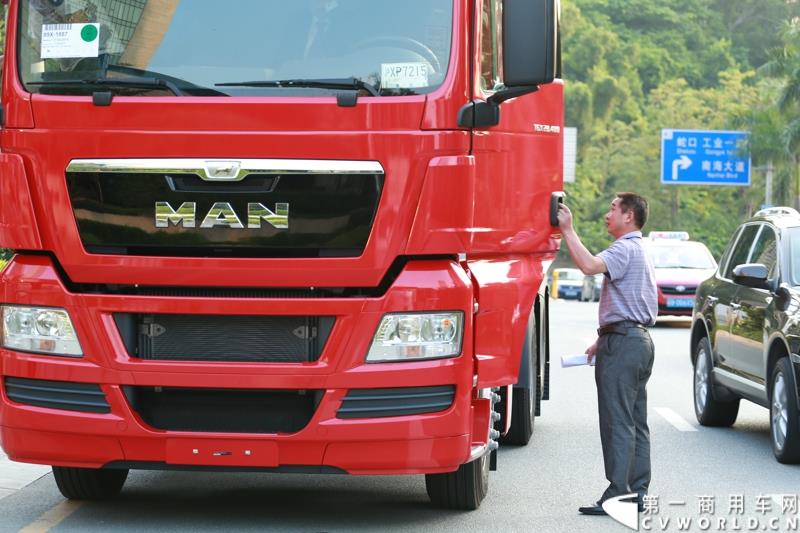 9月10日，曼恩商用车辆贸易（中国）有限公司在深圳正式宣布，将TCO收益宝升级到2.0版本，进一步帮助客户降低运营成本，提升收益。图为：德国曼恩车联网深圳上市发布会