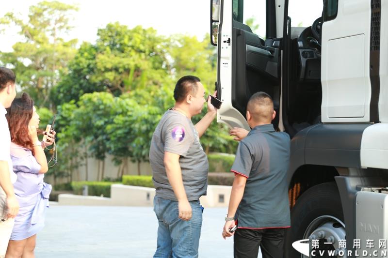 9月10日，曼恩商用车辆贸易（中国）有限公司在深圳正式宣布，将TCO收益宝升级到2.0版本，进一步帮助客户降低运营成本，提升收益。图为：德国曼恩车联网深圳上市发布会