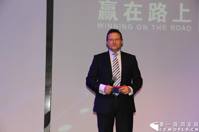 9月10日，曼恩商用车辆贸易（中国）有限公司在深圳正式宣布，将TCO收益宝升级到2.0版本，进一步帮助客户降低运营成本，提升收益。图为：德国曼恩车联网深圳上市发布会