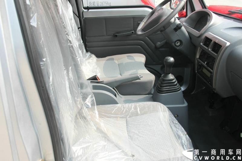 9月25日，在山东潍坊，江淮轻型商用车“康铃X3百城联动”上市发布会盛大开幕。据了解，全面升级的康铃X3微卡，当天在河北、安徽、四川等全国近百个城市同步上市。图为：康铃X3内饰