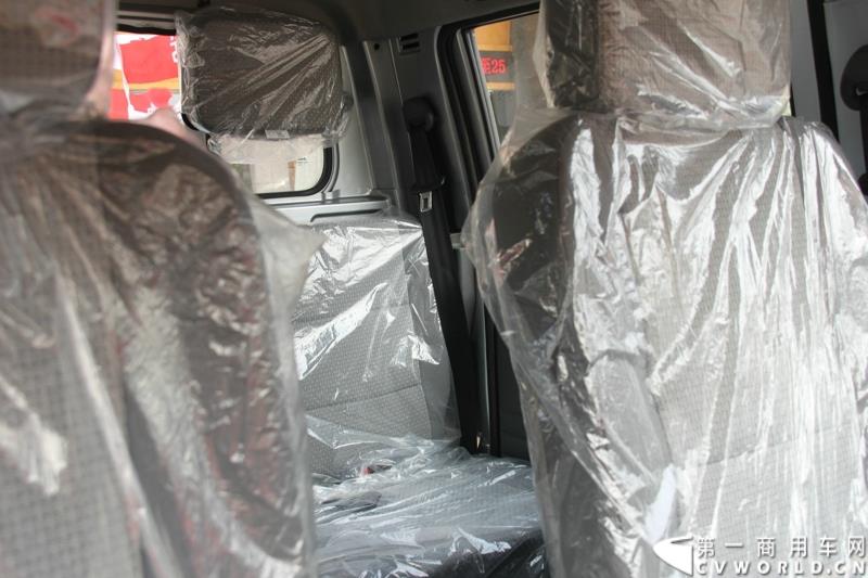 9月25日，在山东潍坊，江淮轻型商用车“康铃X3百城联动”上市发布会盛大开幕。据了解，全面升级的康铃X3微卡，当天在河北、安徽、四川等全国近百个城市同步上市。图为：康铃X3内饰