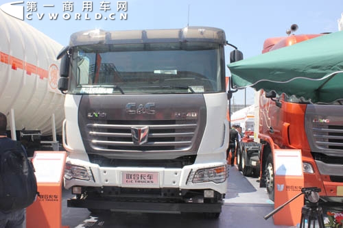 8×4LNG低温液体运输车