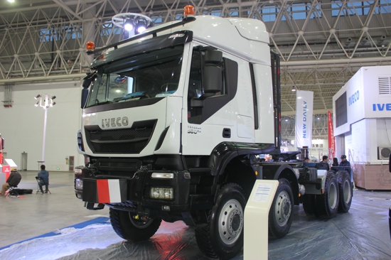 依维柯AST8X8牵引车 (2).jpg 依维柯AST8X8牵引车 (2).jpg