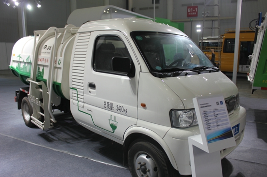 宇通YTZ5030222BEV纯电动自装卸式垃圾车.jpg