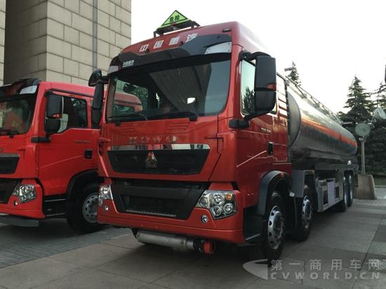 中國重汽HOWO T5G 340 危險(xiǎn)品運(yùn)輸車4.jpg