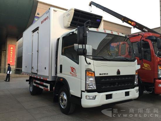 搭載康明斯ISF3.8 發(fā)動(dòng)機(jī)的中國重汽HOWO冷藏車 1.jpg