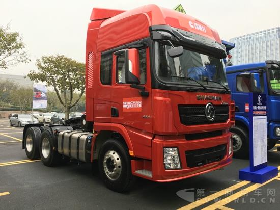 陕汽德龙X3000 6×4牵引车,搭载潍西安康明斯ISME5 420发动机,欧四排放,法士特16挡机械自动变速箱和汉德11.5吨MAN技术单级减速桥,速比4.111IMG_1517.jpg