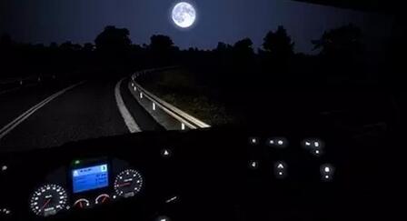 道路车少时,我们行驶在路上可选择使用远光灯,遇到有车辆交会时前100